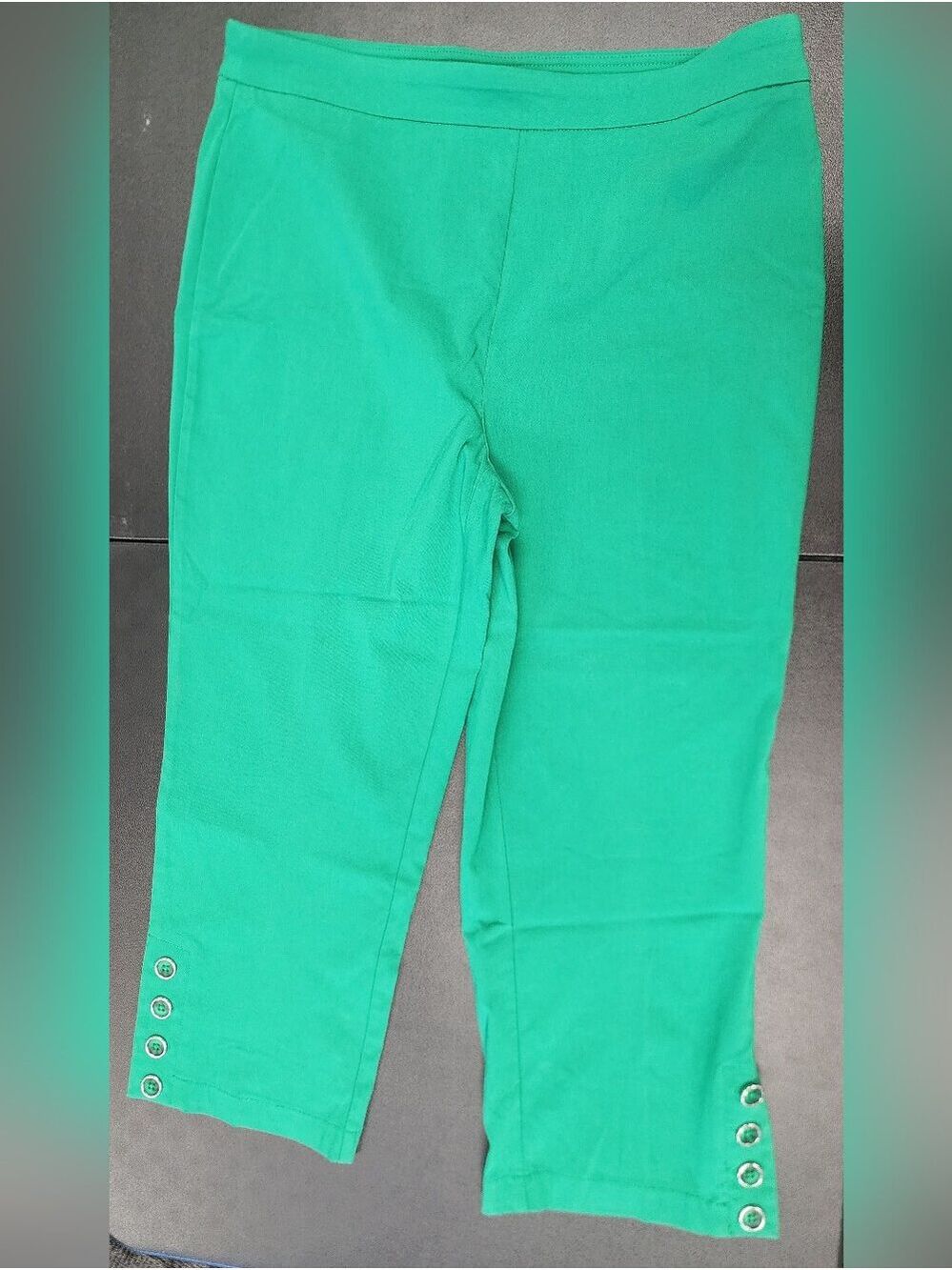 Zac & Rachel Bright Green Capri Leggings with Button Trim Sz 12 Ladies